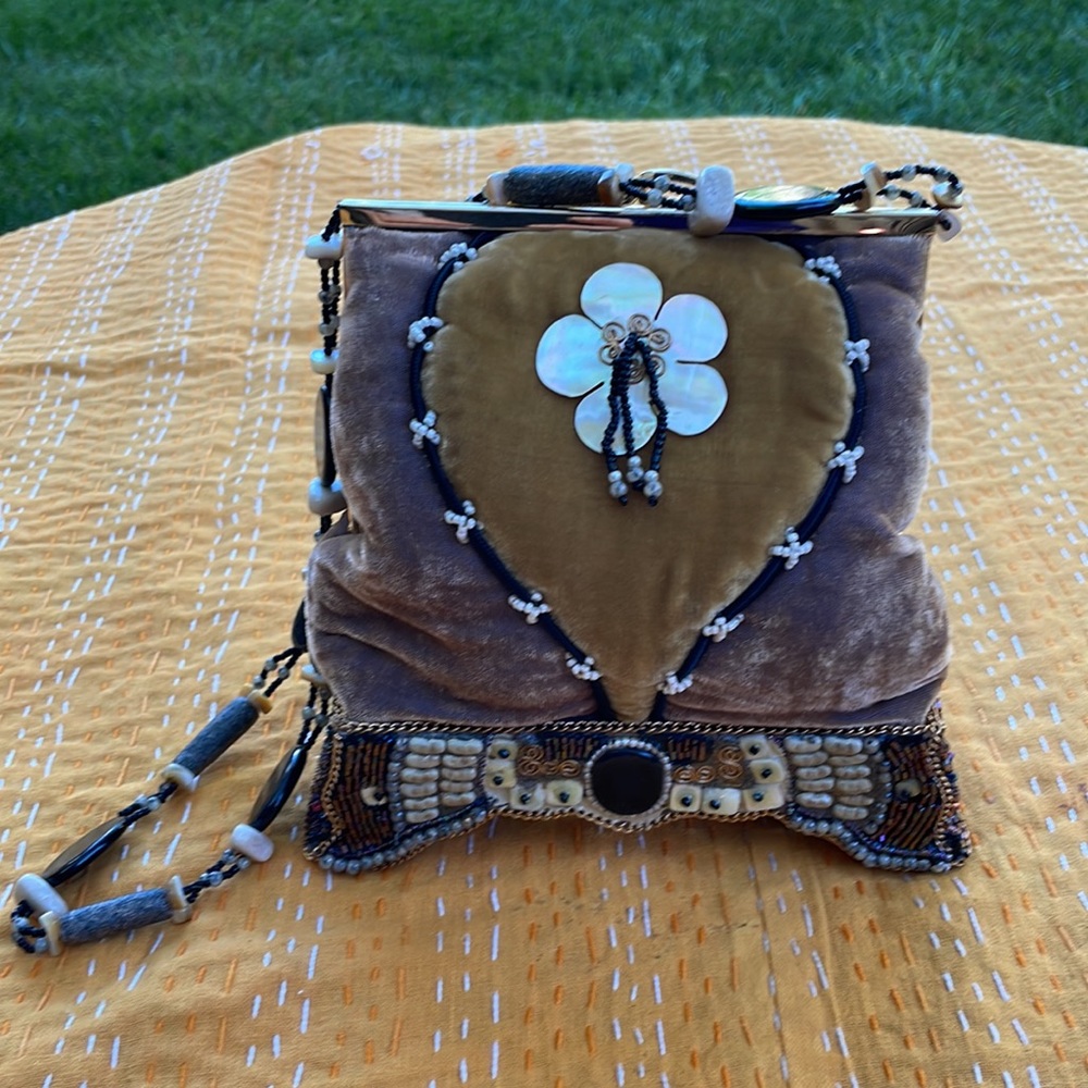 NWOT Mary Frances handbag, gold and brown/beige. Embellished with shell and bead - Picture 2 of 7